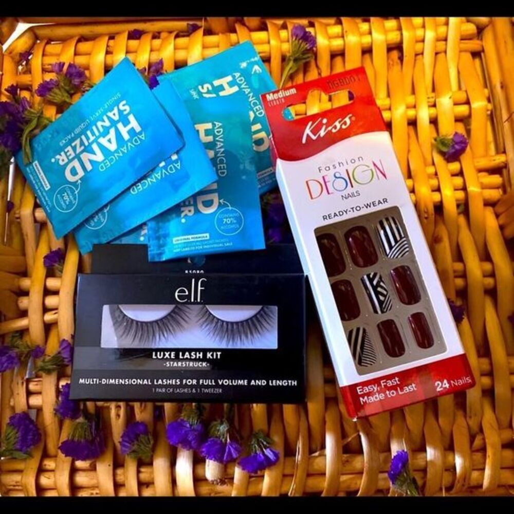 Single sanitizers, eyelashes & press on nails Bundle
+free Bag